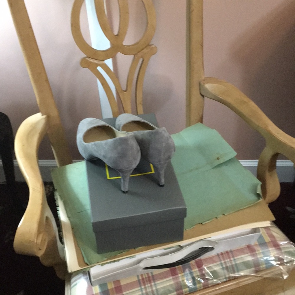 Gray Pumps - image 3